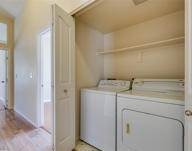 8168 W Gilmore Avenue - Photo Thumbnail 29