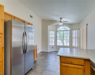 8168 W Gilmore Avenue - Photo Thumbnail 15
