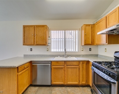 8168 W Gilmore Avenue - Photo Thumbnail 23