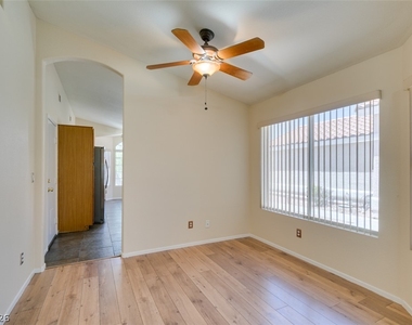 8168 W Gilmore Avenue - Photo Thumbnail 10