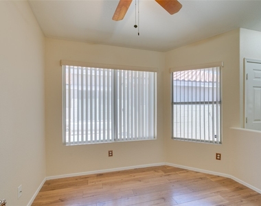 8168 W Gilmore Avenue - Photo Thumbnail 11