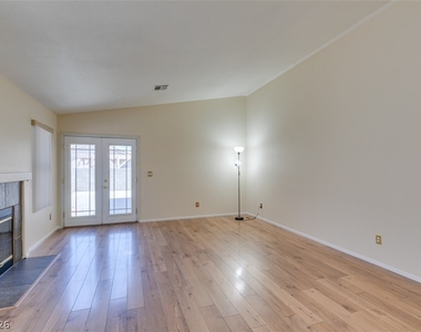 8168 W Gilmore Avenue - Photo Thumbnail 2