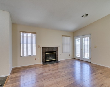 8168 W Gilmore Avenue - Photo Thumbnail 5