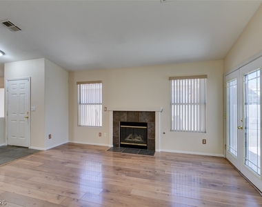 8168 W Gilmore Avenue - Photo Thumbnail 6