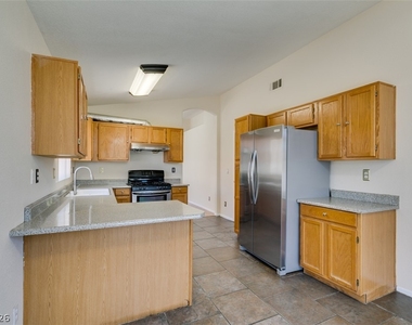 8168 W Gilmore Avenue - Photo Thumbnail 20