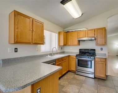 8168 W Gilmore Avenue - Photo Thumbnail 22