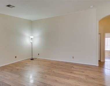 8168 W Gilmore Avenue - Photo Thumbnail 3