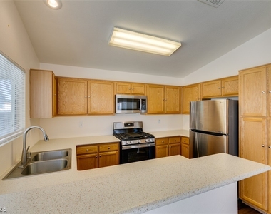 8216 Ogee Drive - Photo Thumbnail 14