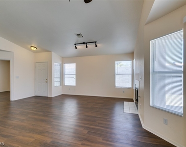 8216 Ogee Drive - Photo Thumbnail 12