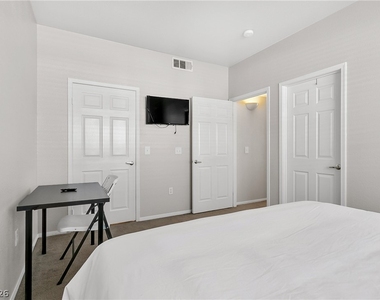 10001 Peace Way - Photo Thumbnail 18