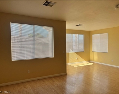 302 Turtle Peak Avenue - Photo Thumbnail 6