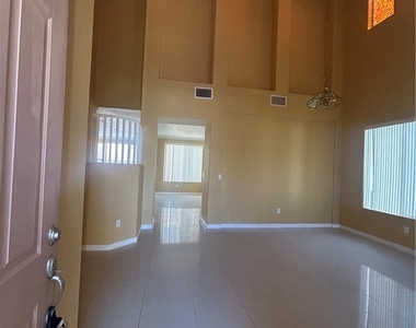 302 Turtle Peak Avenue - Photo Thumbnail 3