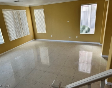 302 Turtle Peak Avenue - Photo Thumbnail 4
