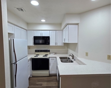 2180 Pinetop Lane - Photo Thumbnail 9