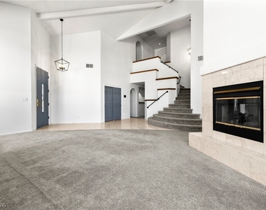 7600 Painted Dunes Drive - Photo Thumbnail 6