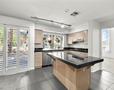 7600 Painted Dunes Drive - Photo Thumbnail 9