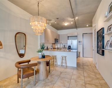 353 Bonneville Ave - Photo Thumbnail 16