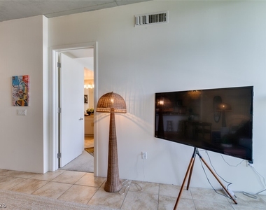 353 Bonneville Ave - Photo Thumbnail 14