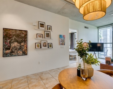 353 Bonneville Ave - Photo Thumbnail 4
