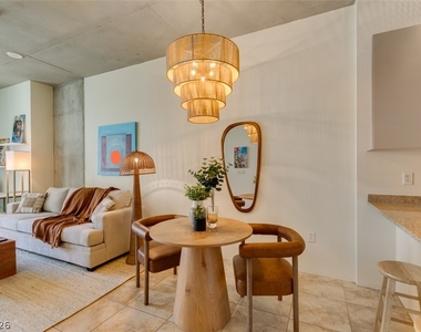 353 Bonneville Ave - Photo Thumbnail 2