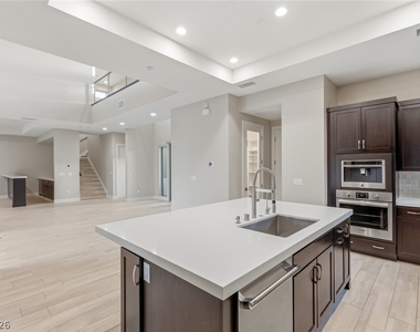 64 Grey Feather Drive - Photo Thumbnail 8