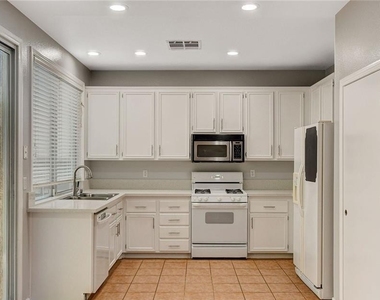 2788 Desert Zinnia Lane - Photo Thumbnail 8
