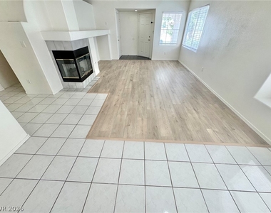 8133 W Rochelle Avenue - Photo Thumbnail 2
