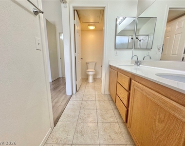 8133 W Rochelle Avenue - Photo Thumbnail 8