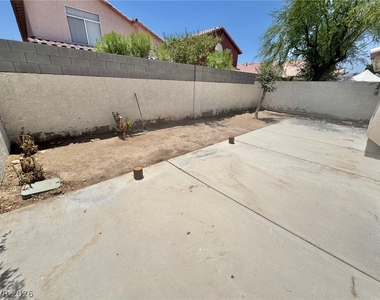 8133 W Rochelle Avenue - Photo Thumbnail 24