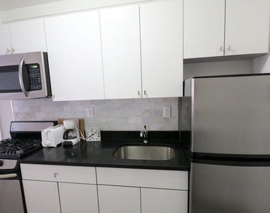 521 West 48th Street - Photo Thumbnail 2