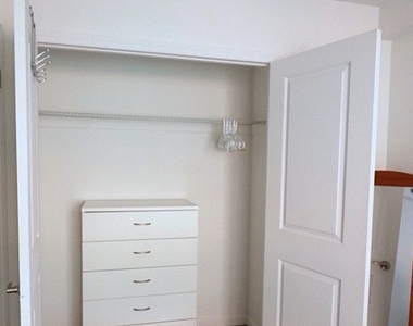 521 West 48th Street - Photo Thumbnail 4