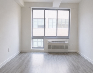 521 West 48th Street - Photo Thumbnail 7