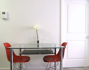 521 West 48th Street - Photo Thumbnail 3