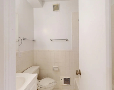 East 65th Street - Photo Thumbnail 10