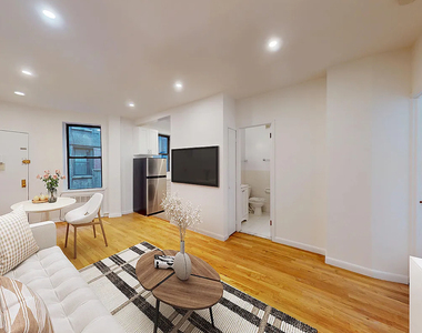 East 65th Street - Photo Thumbnail 2