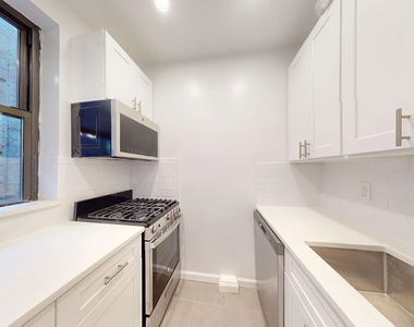 East 65th Street - Photo Thumbnail 6