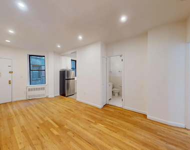 East 65th Street - Photo Thumbnail 5