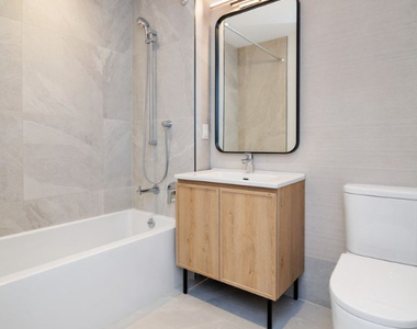 71-82 Parsons Boulevard - Photo Thumbnail 3