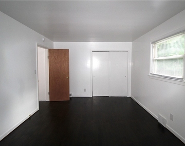 24 Forest Road - Photo Thumbnail 12