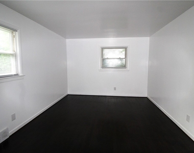 24 Forest Road - Photo Thumbnail 11