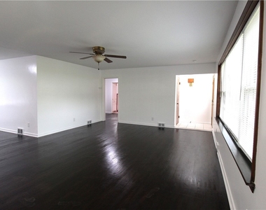 24 Forest Road - Photo Thumbnail 7