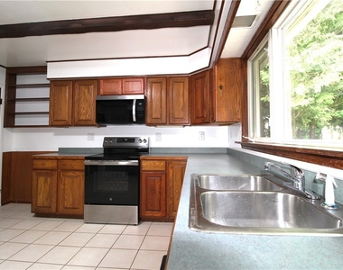 24 Forest Road - Photo Thumbnail 27