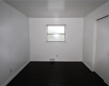 24 Forest Road - Photo Thumbnail 14