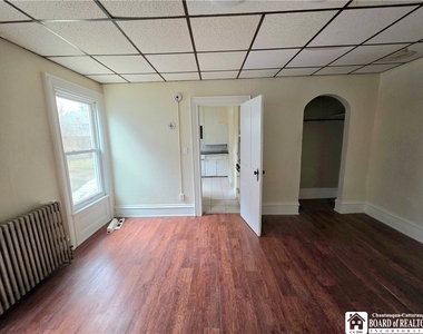 329 Crossman Street - Photo Thumbnail 6