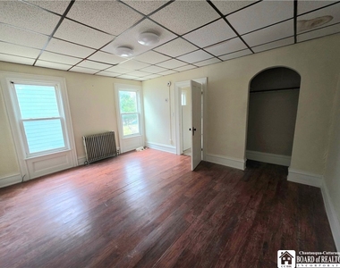 329 Crossman Street - Photo Thumbnail 5