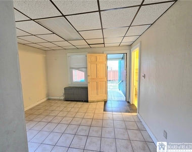 329 Crossman Street - Photo Thumbnail 2