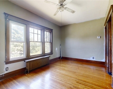 425 Johnson Street - Photo Thumbnail 3