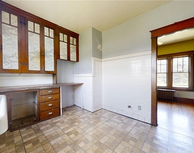 425 Johnson Street - Photo Thumbnail 7
