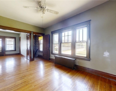 425 Johnson Street - Photo Thumbnail 4
