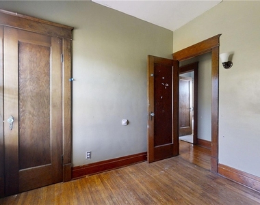 425 Johnson Street - Photo Thumbnail 10